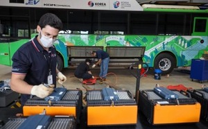 Técnicos coreanos realizan mantenimiento de buses eléctricos y capacitan a profesionales paraguayos - ADN Digital