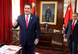 Cartes retoma agenda política y reaparece en la Junta de Gobierno