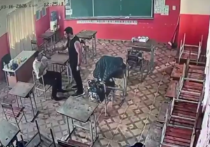 Docente amenazó con cuchillo y agredió a su colega frente a varios alumnos pequeños alumnos - trece