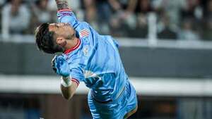 Juan Espínola sobre Olveira: "No me gusta hablar de otra persona y menos de otro arquero"