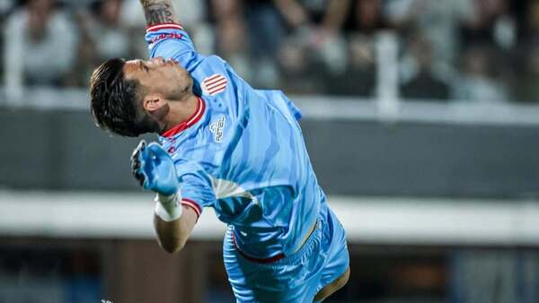 Juan Espínola sobre Olveira: "No me gusta hablar de otra persona y menos de otro arquero"