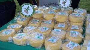 Producción de mozzarella busca conquistar a consumidores en ferias de la agricultura familiar
