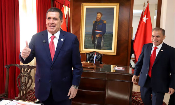 Horacio Cartes reaparece en la sede colorada y reanuda su gestión al frente de la ANR - OviedoPress