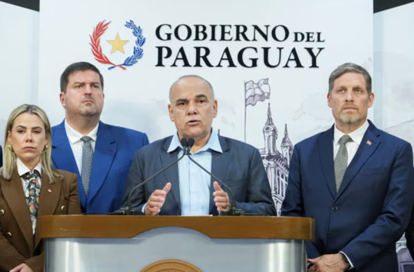 Hernán Rivas solicita permiso al Senado por tiempo indefinido - trece