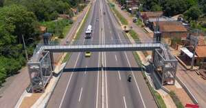 Diario HOY | Instalan pasarela peatonal en la ruta PY02 mejora la seguridad en Pedrozo