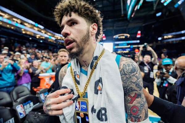 NBA: LaMelo Ball, multado por acción temeraria y por profanar - Polideportivo - ABC Color
