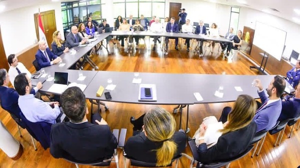 Gobierno fija cronograma para saldar deuda con farmacéuticas