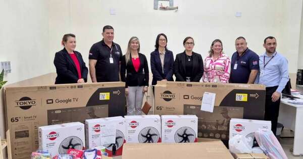 La Nación / Juezas de Ejecución de Capital realizaron donación de televisores al penal de Tacumbú