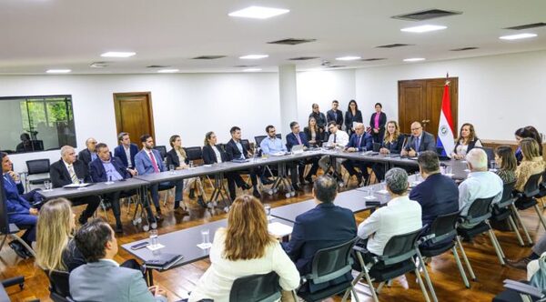 Gobierno plantea pago de USD 180 millones al sector farmacéutico entre abril y mayo