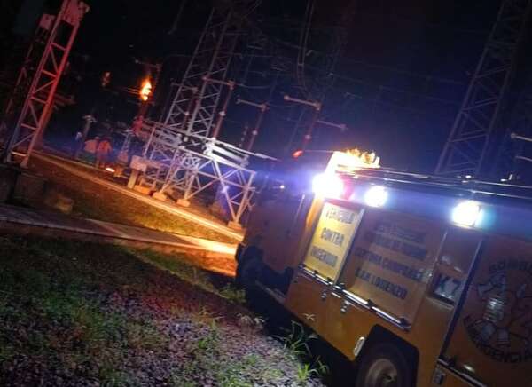 Video: bomberos controlan incendio en subestación de la ANDE en San Lorenzo - Nacionales - ABC Color