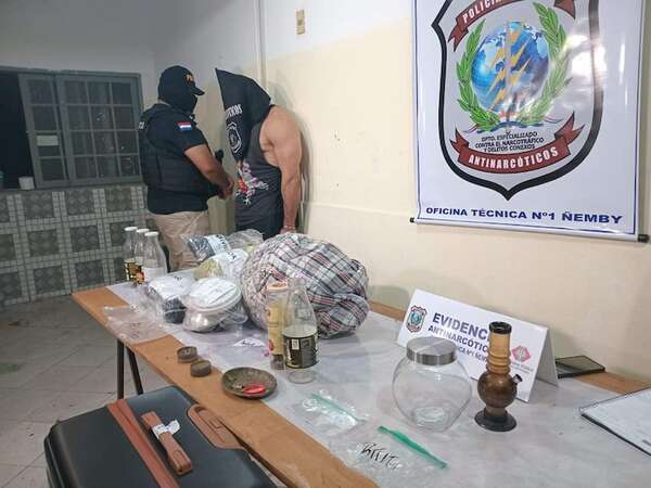 Video: Policía detiene a presunto microtraficante tras allanamiento en Asunción  - Policiales - ABC Color