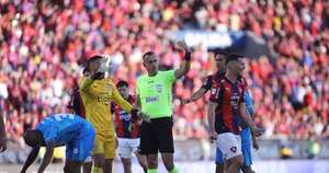 La Nación / Clásico, con árbitros mundialistas