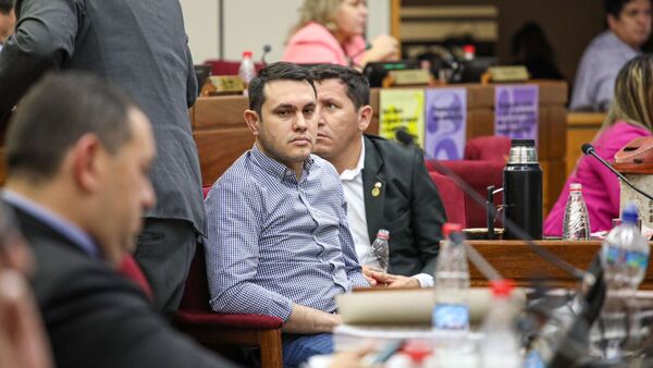 Califican de inconstitucional que se beneficie con un permiso a Rivas