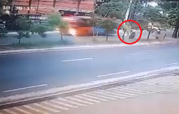 Un policía falleció y otro lucha por su vida tras accidente en Asunción - trece