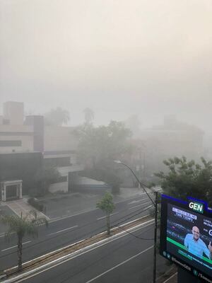 Popular / Neblina jetu'u genera peligro en el tránsito de la Costanera de Asunción