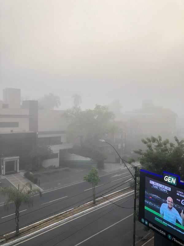 Popular / Neblina jetu'u genera peligro en el tránsito de la Costanera de Asunción