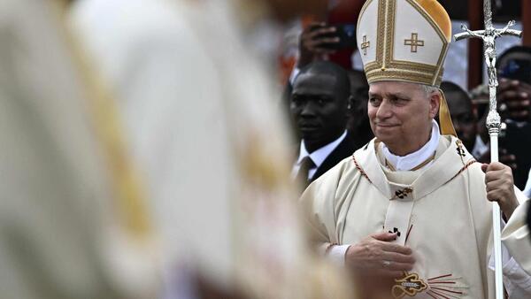 El Papa dice que hay "pan para todos" si no se "acapara", en misa multitudinaria en Duala