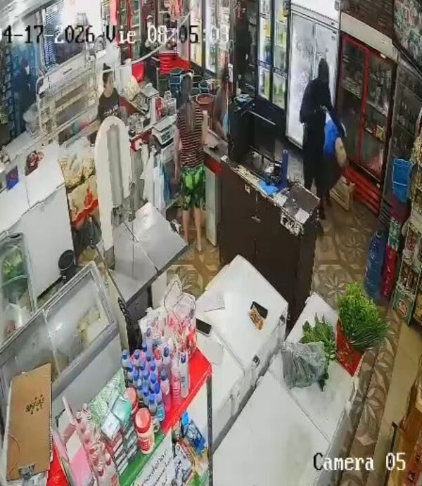 Popular / Banda de 7 lacras asaltan un local comercial