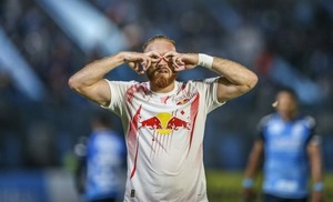 Isidro Pitta se viste de héroe con un doblete agónico para el Bragantino