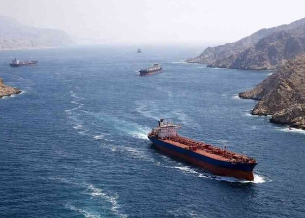 Corea del Sur comienza a transportar crudo desde el mar Rojo ante el bloqueo del estrecho de Ormuz