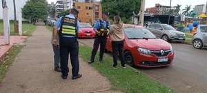 Percance vial en el microcentro de Encarnación dejó daños materiales y afectó a una conductora