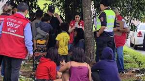 Encarnación: rescatan a 20 niños indígenas de la calle antes de visita presidencial - Nacionales - ABC Color