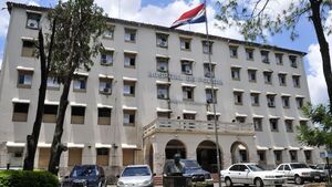 Video: Un policía muere y su camarada queda gravemente herido tras caer de una motocicleta en Asunción