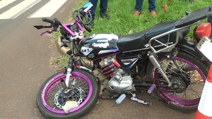 Accidente entre automóvil y motocicleta deja un herido en avenida Bernardino Caballero