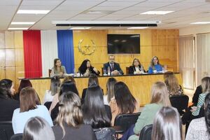 Jornada de trabajo de la ministra Carolina Llanes en Encarnación