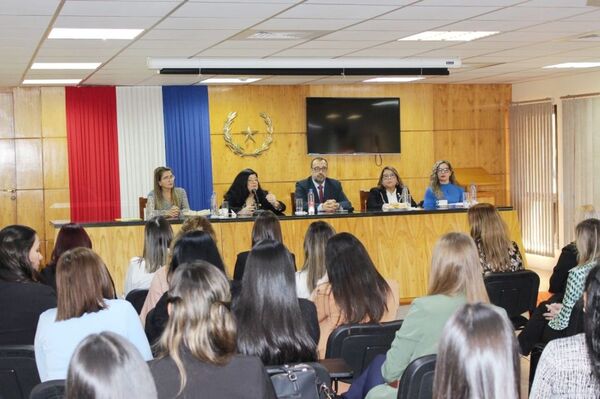 Jornada de trabajo de la ministra Carolina Llanes en Encarnación