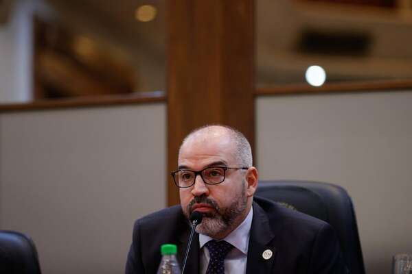 Enrique Berni denuncia la ausencia de unos 1.600 abogados en el padrón electoral - Nacionales - ABC Color