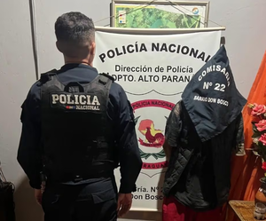 Detienen a un hombre tras descubrirlo profanando tumbas en el cementerio de CDE