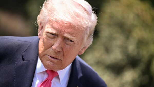 Trump dice a la OTAN que se mantenga lejos de Ormuz a menos que quiera cargar petróleo