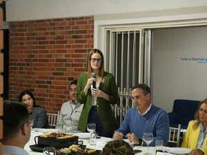 Sole Núñez busca emular coalición alemana que unió minorías enfrentadas y triunfó  - Política - ABC Color