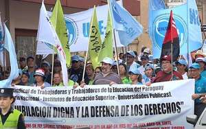 ¿Por qué protestan los docentes frente a IPS, este sábado? - Nacionales - ABC Color
