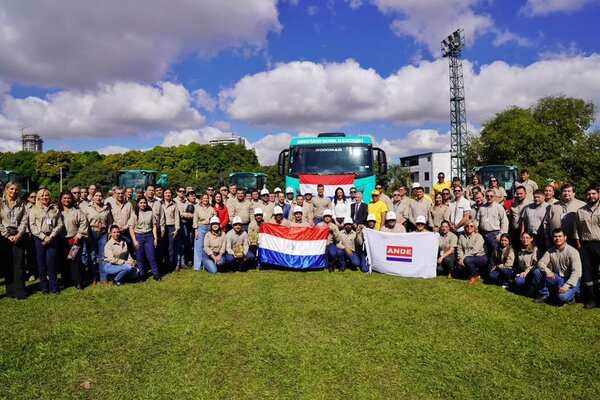 Gobierno fortalece a la ANDE con inversiones: maquinarias serán distribuidas en distintas regiones | Unicanal