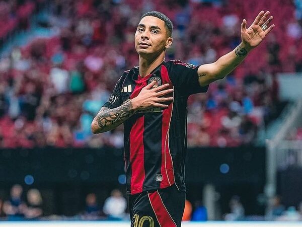 Popular / ¡Cháke péa! Se acerca el Mundial y Almirón está con molestias en la rodilla