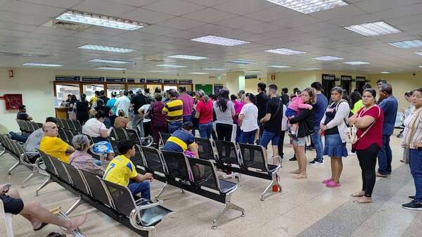 AEDE se suma a la movilización nacional por mejoras en el IPS en Ciudad del Este - ABC en el Este - ABC Color