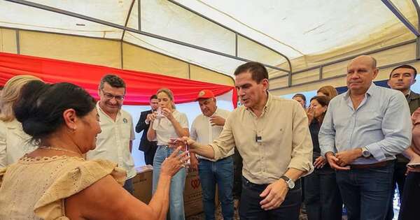 La Nación / Gobierno hace entrega de viviendas y sigue reforzando programa social