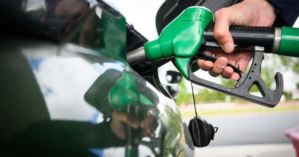 La Nación / El precio del petróleo cae 10 % tras anuncio