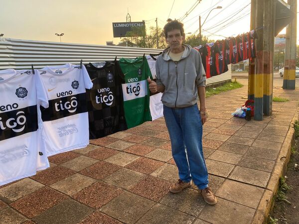 El superclásico ya se vive en Encarnación con camisetas y pasión en las calles