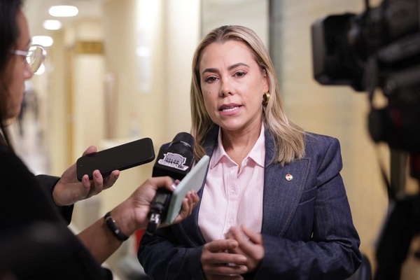 Alertan sobre riesgos del entorno digital en niños y adolescentes