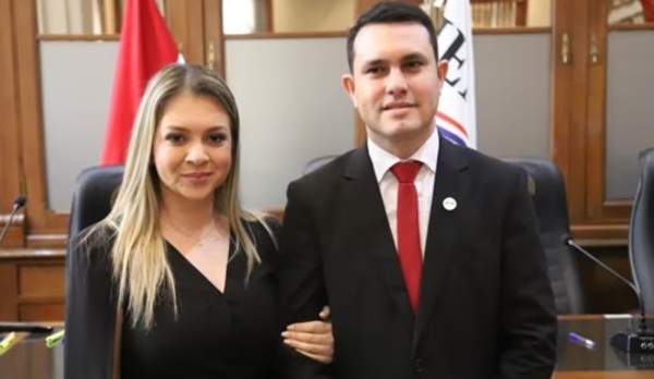 Rivas y su esposa se graduaron el mismo año en Derecho