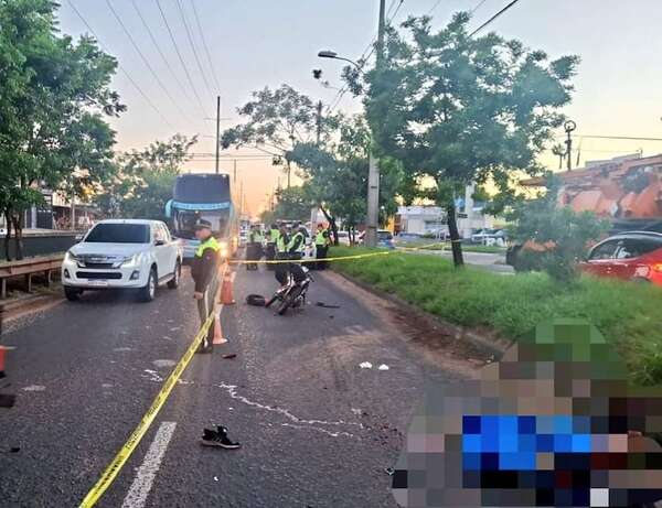 Motociclista muere en Madame Lynch: Policía sospecha que fue arrollado por un conductor que huyó - Policiales - ABC Color