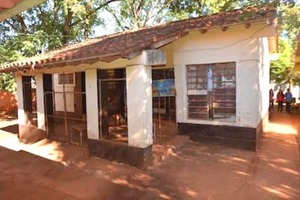 Pdte. Franco: reclaman reparación urgente de aula con riesgo de derrumbe