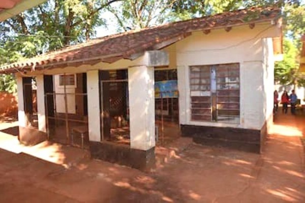 Pdte. Franco: reclaman reparación urgente de aula con riesgo de derrumbe