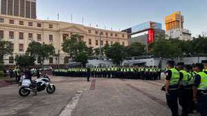 Con cadetes de la Academia de  Policía buscan revitalizar seguridad sobre calle Palma   - Policiales - ABC Color