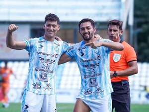 Guaireña festeja en su Parque - Fútbol de Intermedia - ABC Color