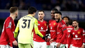 Cunha rehabilita al United y el Chelsea toca fondo