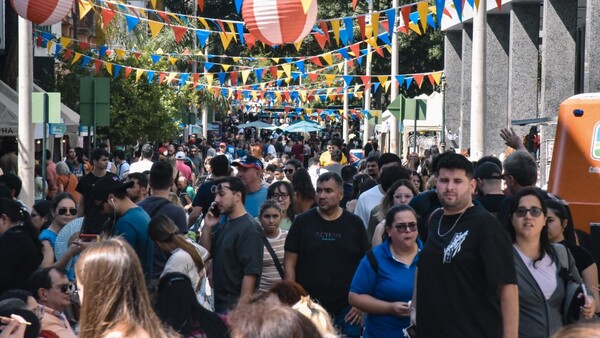 Feria Palmear: Una fiesta multitudinaria y colorida en Asunción